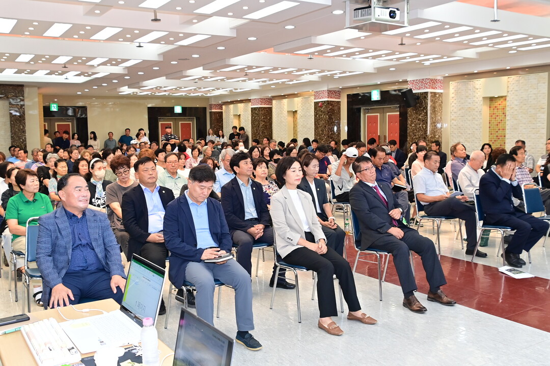 화천군의회 조웅희 의장 및 의원들이 2027년도 예산편성을 위한 사내면 주민설명회에 참석했다.(화천군의회 제공)