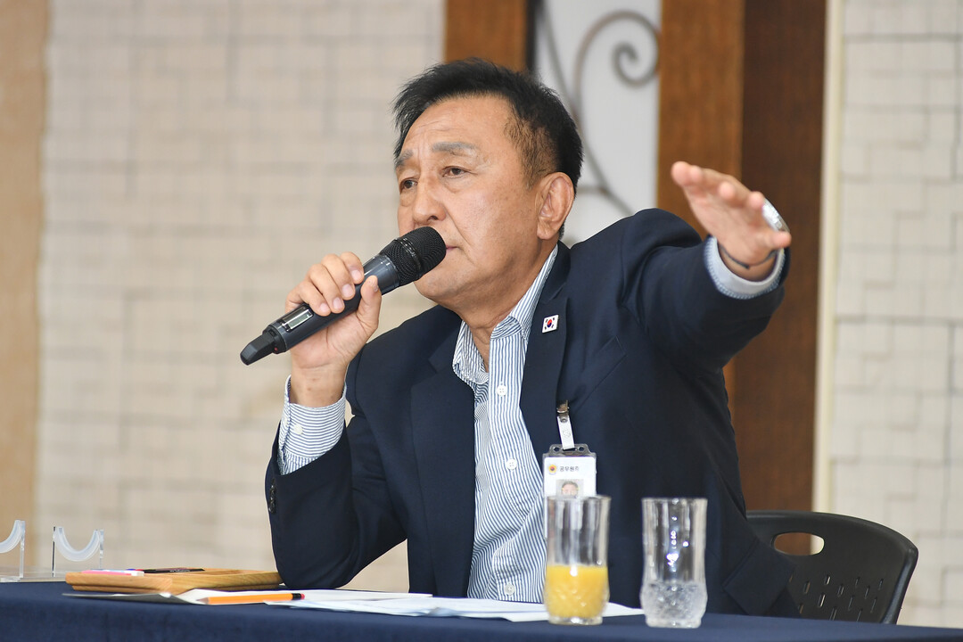 김세훈 군수가 2027년 예산편성을 위한 화천군 주민설명회를 진행하고 있다(화천군청 제공)