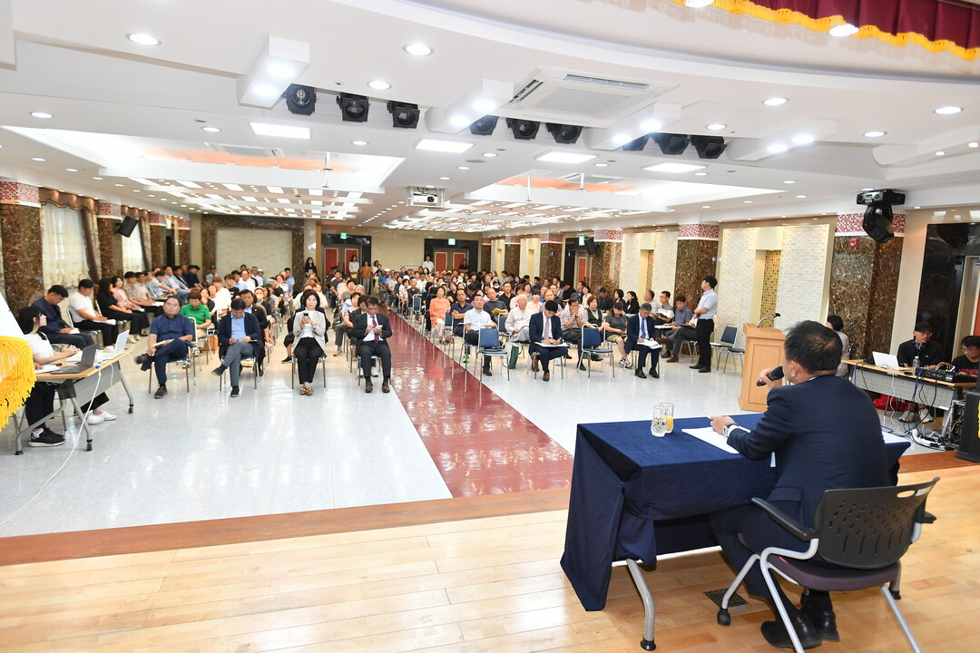 김세훈 군수가 2027년 예산편성을 위한 화천군 주민설명회를 진행하고 있다(화천군청 제공)