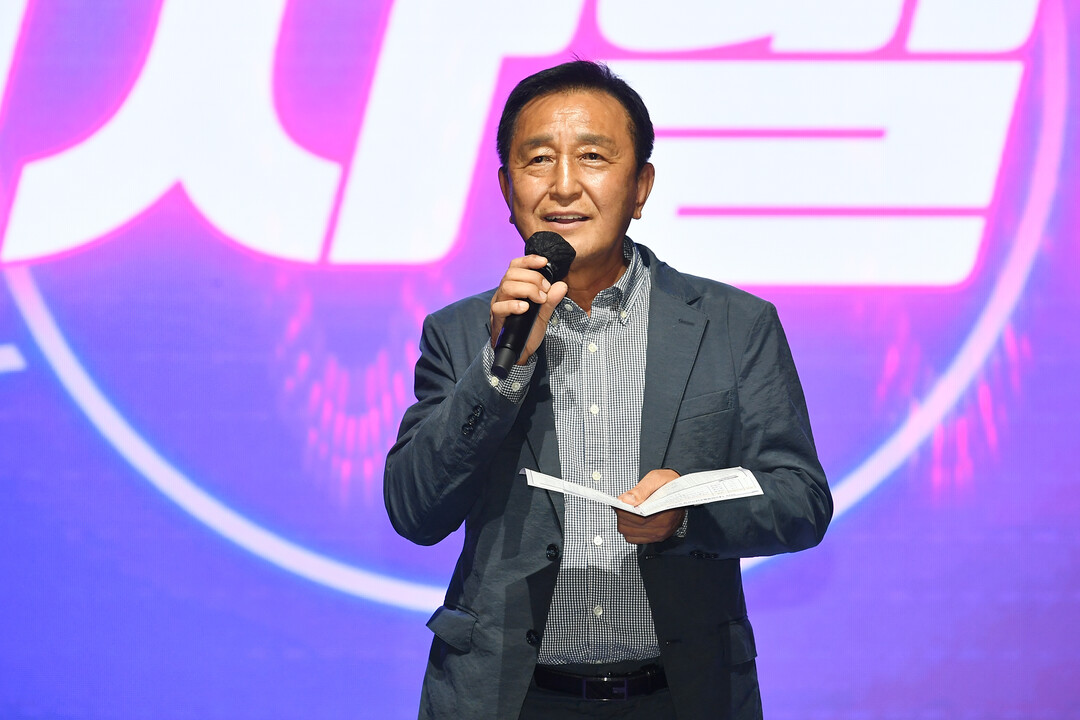 김세훈 군수가 제16회 2026년 T&U 전국 청소년 가요제 에서 인사말을 하고 있다(화천군청 제공)