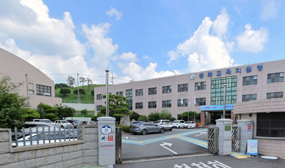&nbsp;관내 중학교 독서토론 동아리 학생 및 지도교사를 대상 인문 독서 콘서트 &lsquo;책이 건네는 위로&rsquo;를 운영한다.동래교육청 제공