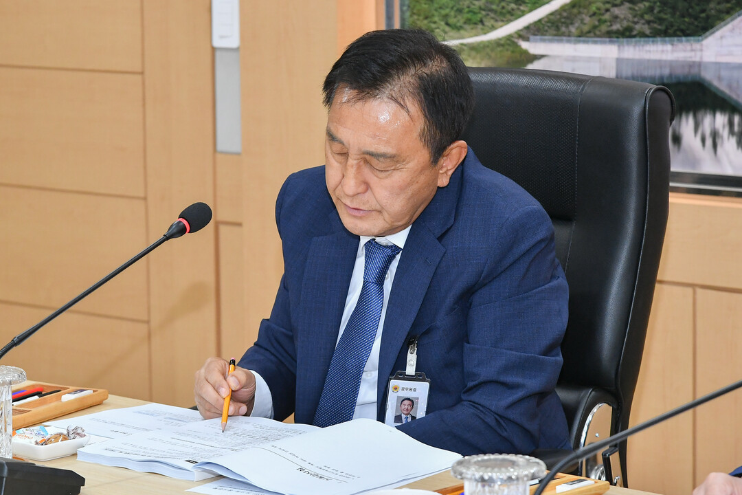 민선 9기 화천군 공약 및 실천계획 보고회가 1일 군청에서 김세훈 군수, 안중기 부군수를 비롯한 실과소장들이 참석한 가운데 열렸다.&nbsp;(화천군청 제공)