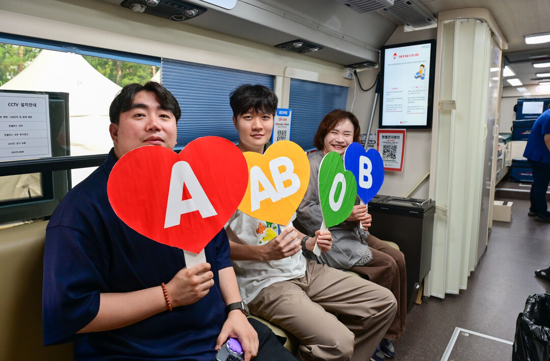 3일 농협유통 임직원들이 서초구 하나로마트 양재점에서 &lsquo;가을맞이 사랑의 헌혈&rsquo; 행사를 열고 생명나눔을 실천했다.