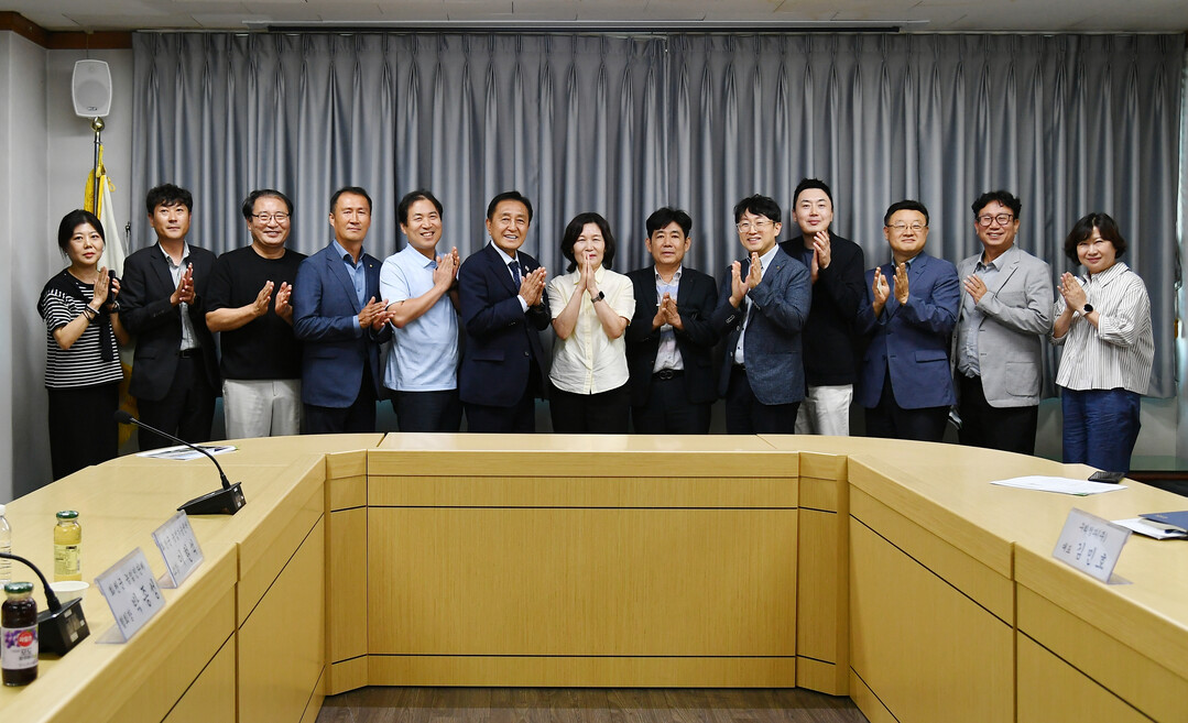 지난 3일, 김세훈 화천군수가 경기도 구리 농수산물 도매시장을 찾아 화천산 농산물을 홍보하고 있다(화천군청 제공)