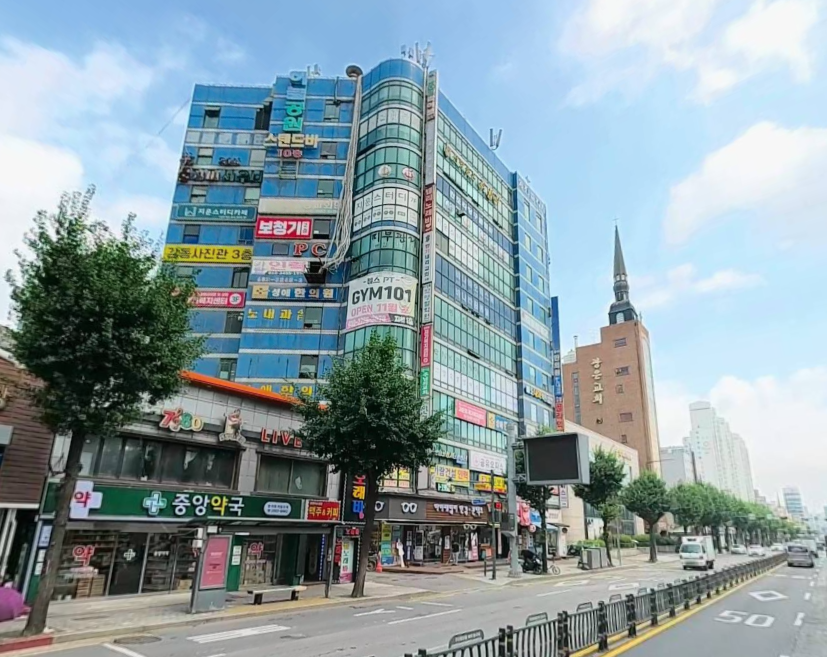 동진프라자 일부 구분소유자들은 관리인 신고 과정에서 구분소유자의 적법한 권한을 확인할 수 없는 세입자 동의서가 제출됐다는 의혹을 제기하며 비상대책위원회를 구성했다.&nbsp;