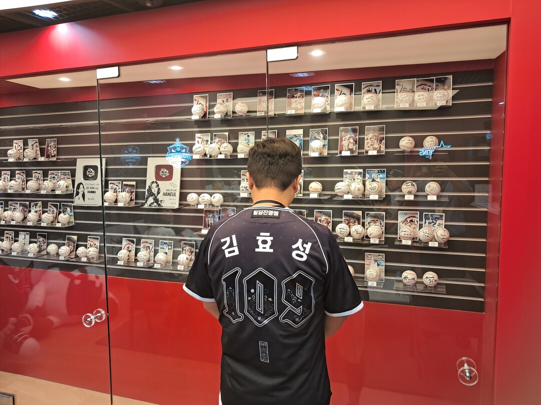용인시자살예방센터 김효성 사회복지사는 8일 자살예방 상담전화 번호인 
