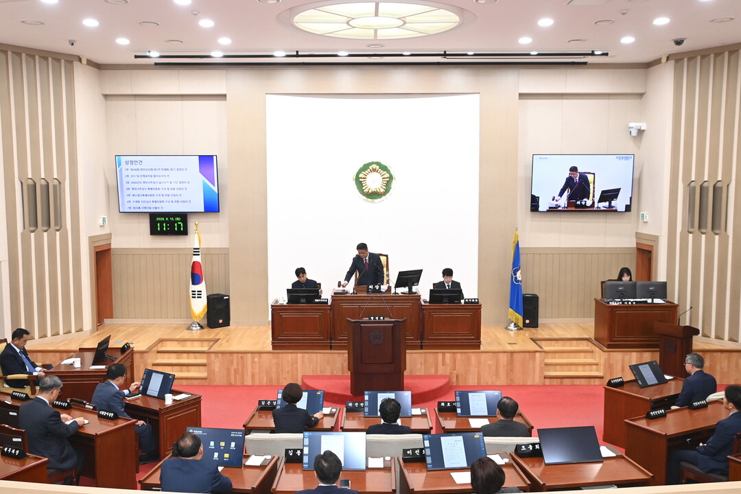 조웅희 의장이 제299회 화천군의회 제1차 정례회 개회를 선언하고 있다(화천군의회 제공)