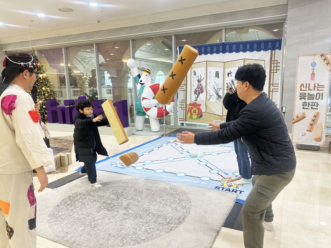 지난 명절 하이원 워터월드에서 진행됐던 윷놀이.