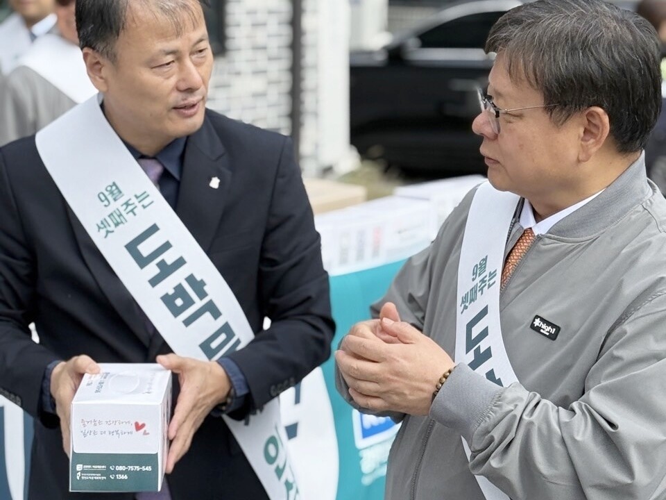 강원랜드 2026 도박문제 인식주간 생명사랑 캠페인 전개 (좌 김경훈 강원랜드마음채움센터장, 우 장경렬 강원랜드 상임감사위원).