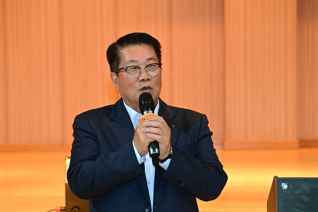 조웅희 군의장이 제1회 화천군 체조협회장기 생활체조대회에서 축사를 하고 있다(화천군의회 제공)