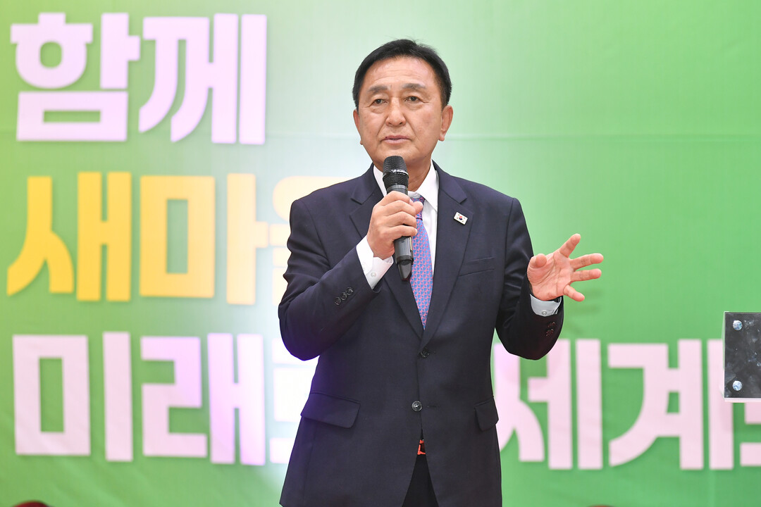 김세훈 군수가 새마을가족 한마음 대회에서 인사말을 하고 있다(화천군청 제공)&nbsp;