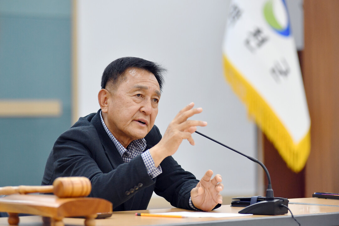 김세훈 군수가 민선 9기 화천군 공약 이행 평가단 위촉식 및 평가단 회의를 이끌고 있다(화천군청 제공)