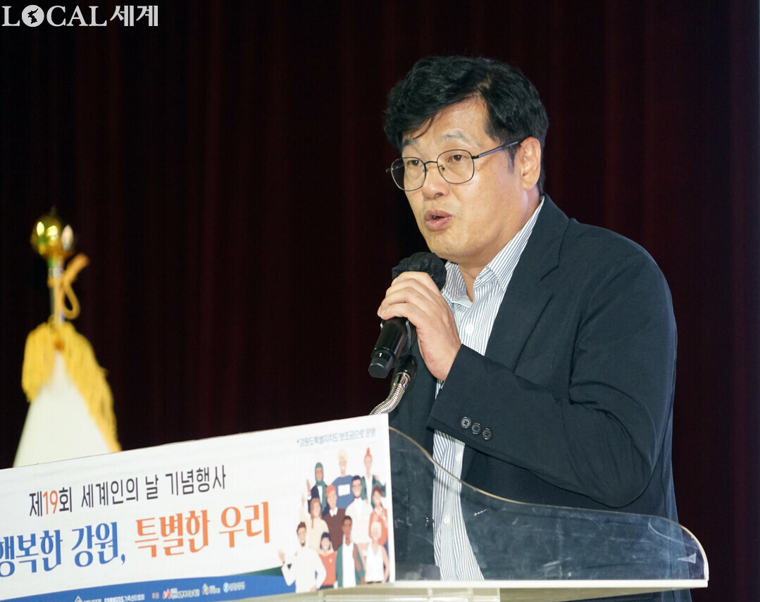 이상훈 홍천가족센터장이 개회사를 하고 있다