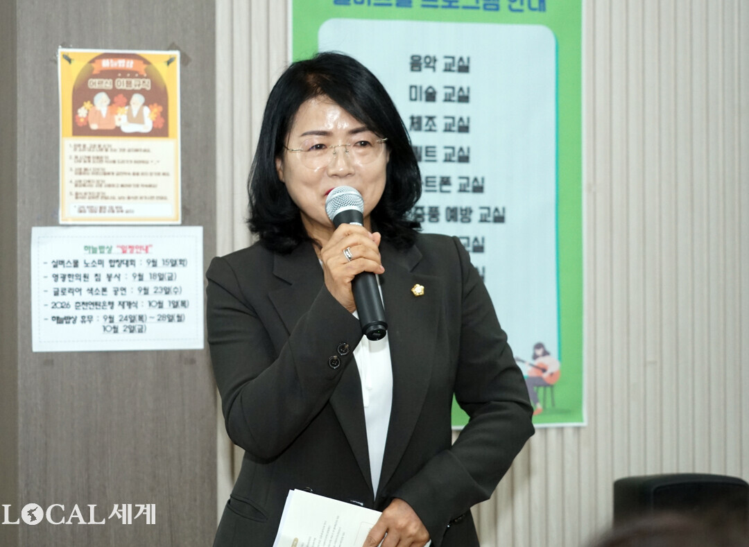 이희자 시의장이  &lsquo;2026 춘천연탄은행 재개식 및 연탄기금 마련을 위한 사랑의 바자회&rsquo;에서 축사를 하고 있다