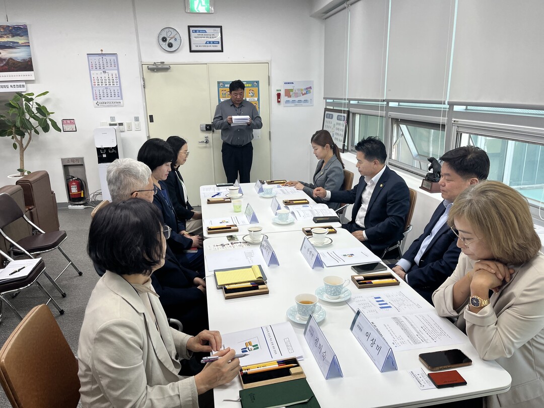 강원도의회 복지건설위원회가 속초의료원을 방문해 응급의료 공백 대책을 논의하고 있다(강원도의회 제공)