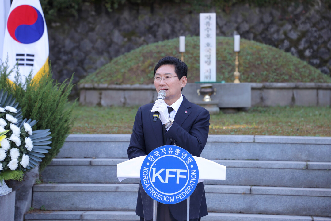 6일 이상일 시장이 추도사를 하고 있다

