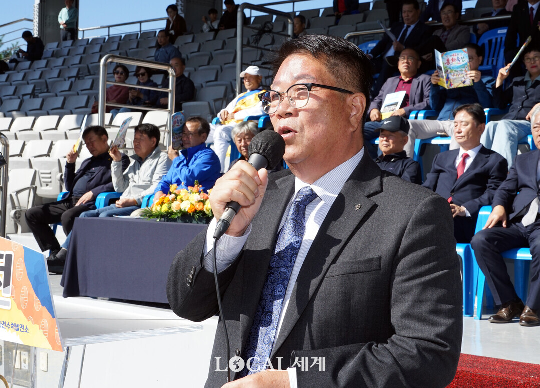 조웅희 군의장이 축사를 하고 있다