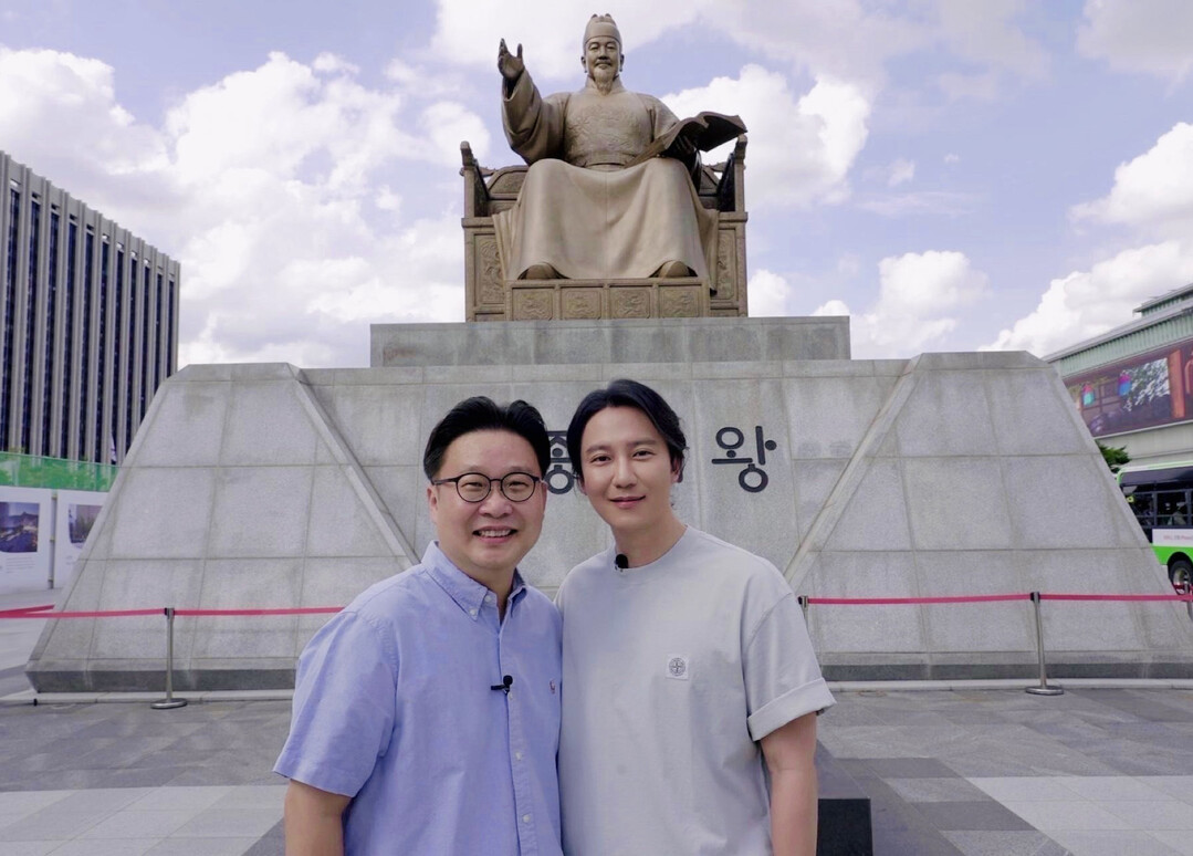 이번 일을 추진한 서경덕 교수와 배우 김남길. 서경덕 교수팀 제공