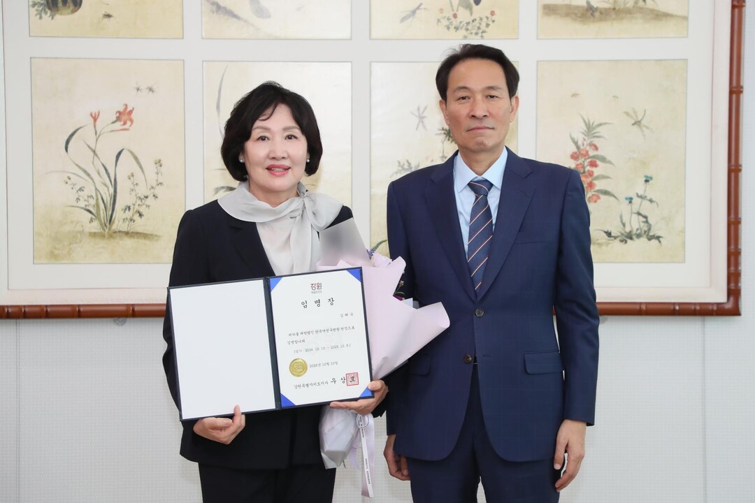 김혜숙 신임 원장과 우상호 도지사(강원도청 제공) 