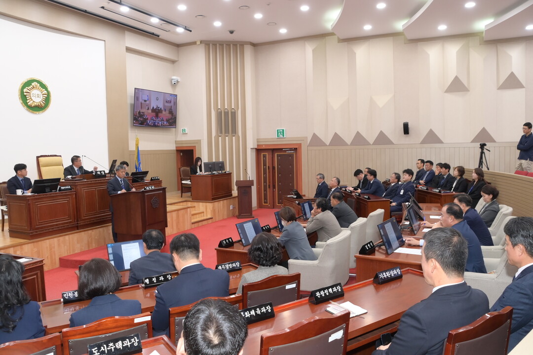 화천군의회 본회의가 열리고 있다(화천군의회 제공)
