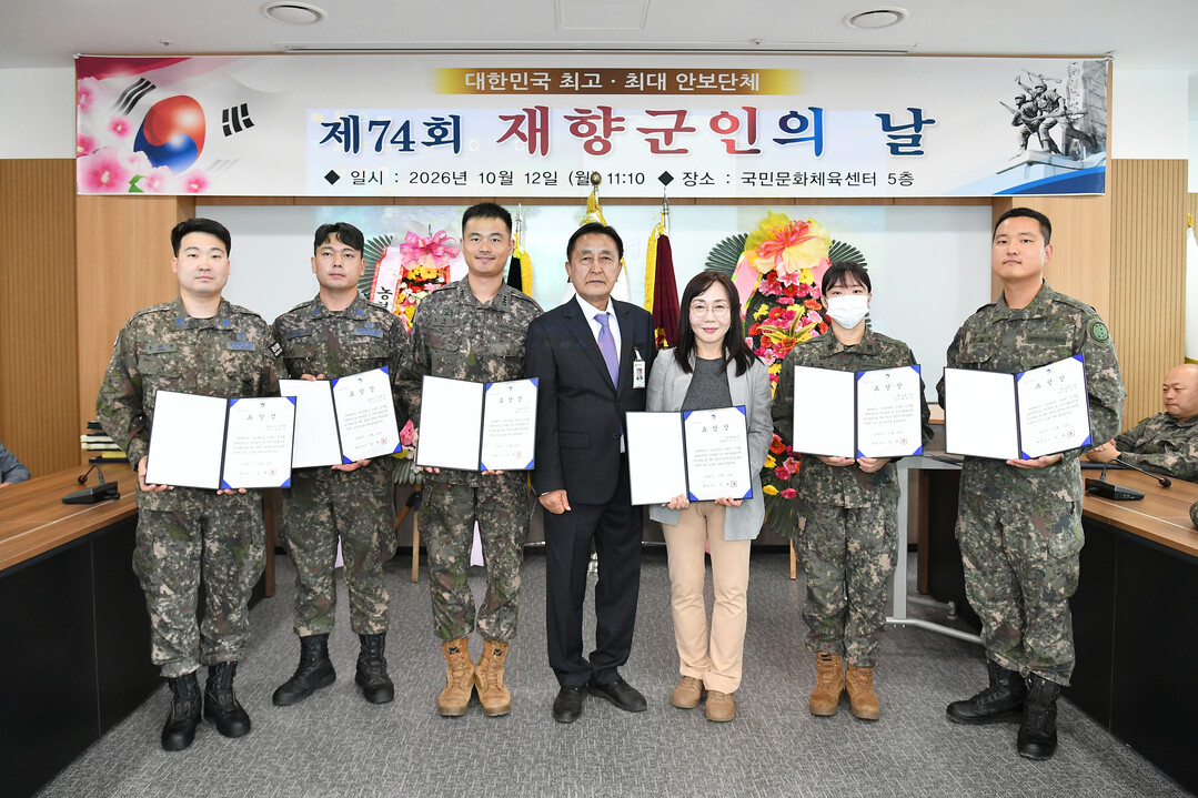 김세훈 군수(가운데)가  