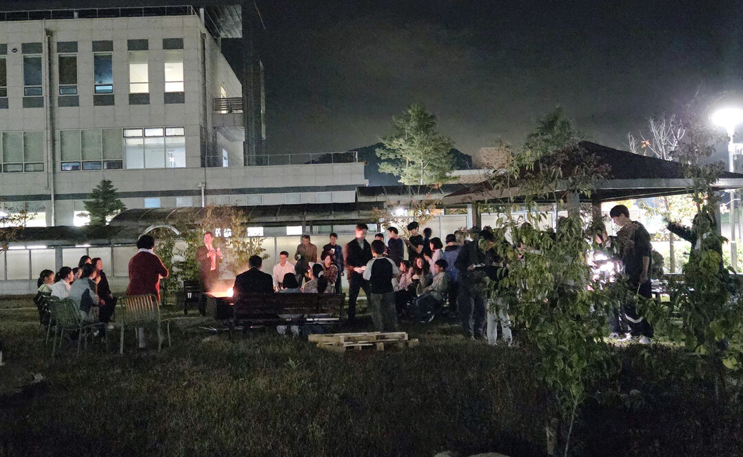 지난 12일 제2하나원에서 열린 &lsquo;2026년 제2하나원 별멍 불멍&rsquo;문화행사(화천군청 제공)