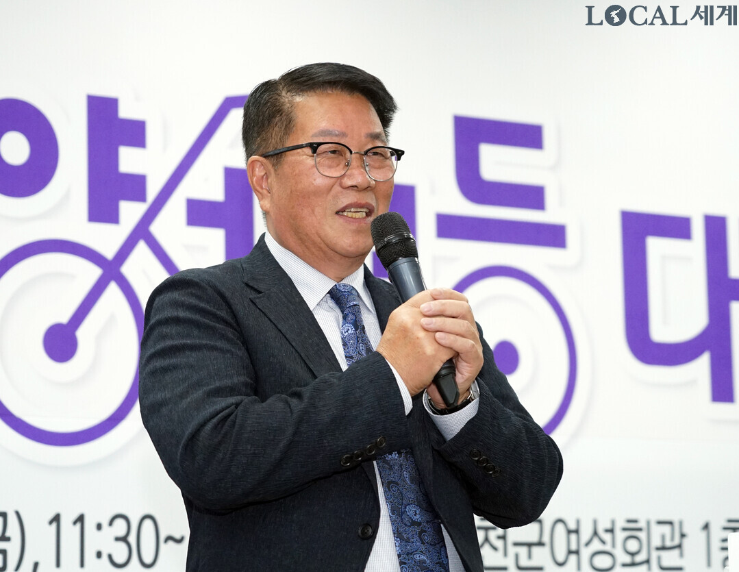 조웅희 군의장이 양성평등 기념식에서 축사를 하고 있다