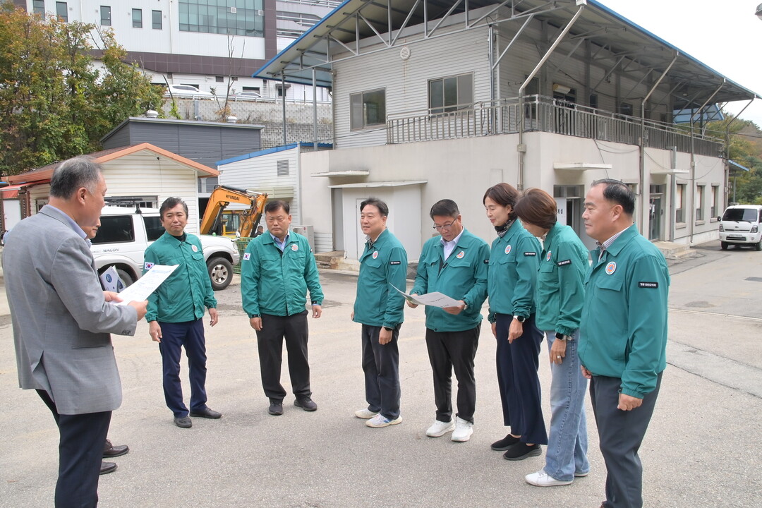  화천군의회가 하남면 일원에서 &lsquo;2026년도 군정 주요사업장 실태파악 현지확인&rsquo;을 진행하고 있다(화천군의회 제공) 