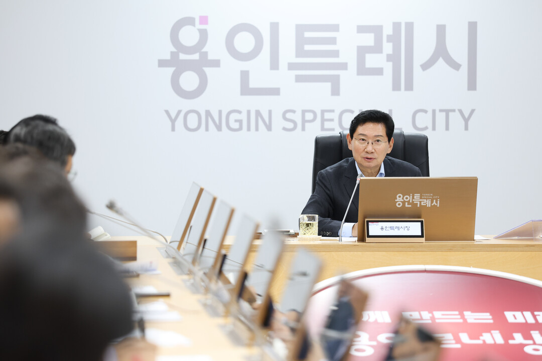 이상일 용인특례시장이 19일 간부공무원회의에서 반도체고 건립 준비에 최선을 다할 것을 주문했다. 용인시 제공