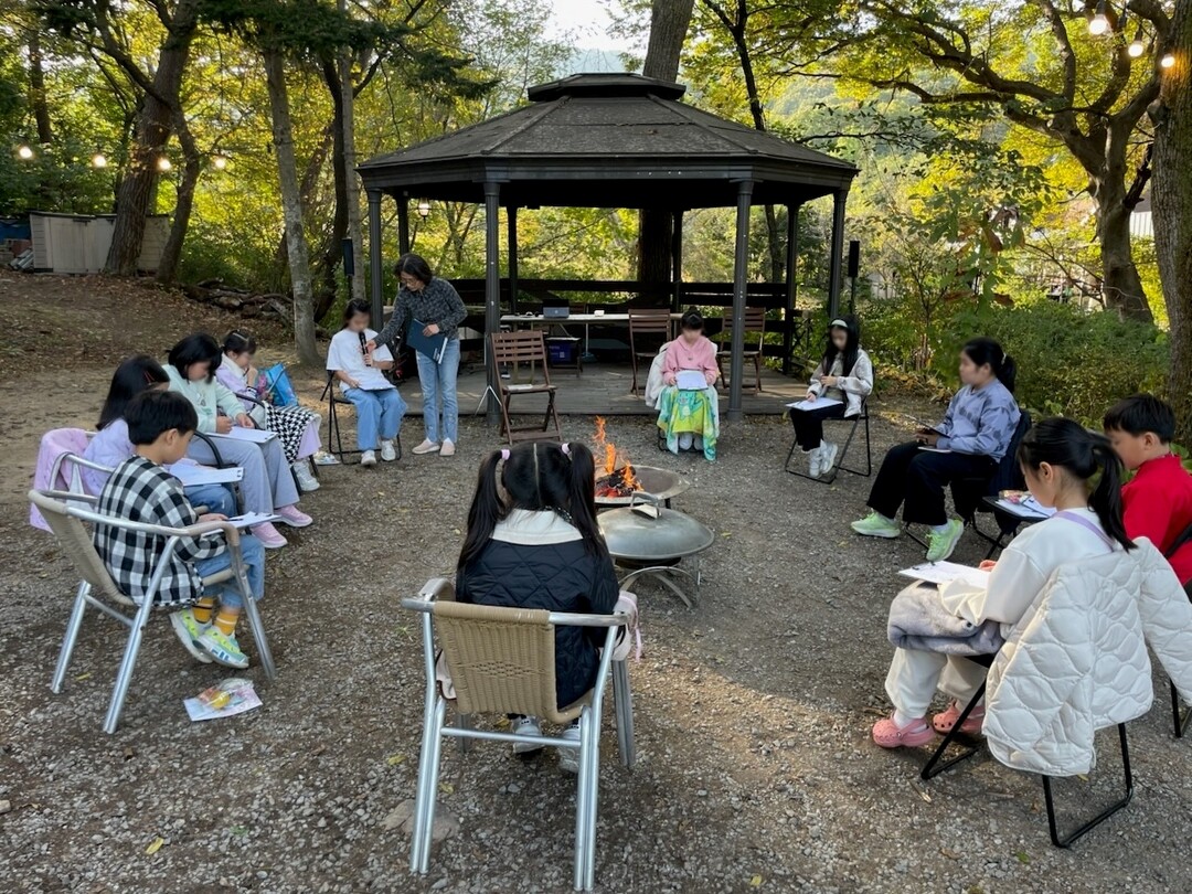 용인특례시는 독서마라톤 완주 어린들과 독서 프로그램을 진행했다. 용인시 제공