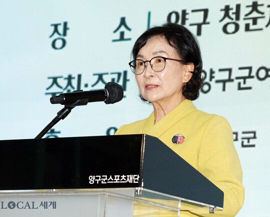 김양순 회장이  &lsquo;제26회 양구군 양성평등대회&rsquo;에서 기념사를 하고 있다