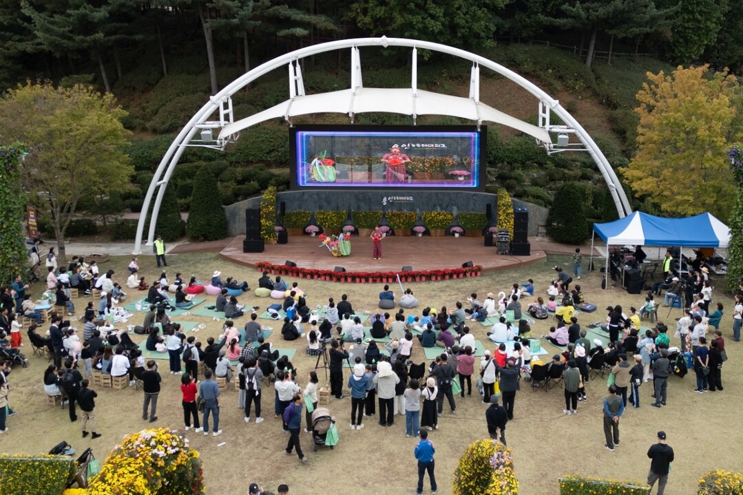 용인특례시는 24~25일 용인농촌테마파크에서 &lsquo;2026년 도농 어울림 가을축제&rsquo;를 열었다. 용인시 제공