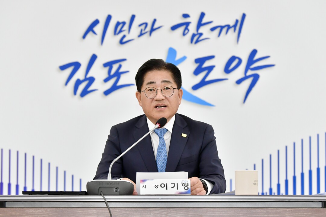이기형 김포시장이 29일 김포아라 공공주택지구 후보지 발표에 따른 긴급기자회견을 개최하고 김포시의 입장과 강력한 요구 사항을 밝혔다.&nbsp;김포시 제공