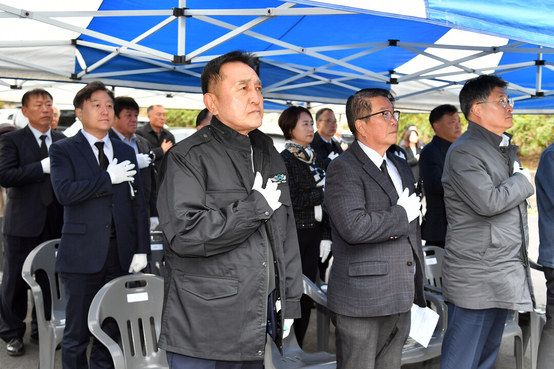 제46회 자유수호희생자 합동 위령제가 29일 간동면 구만리 자유수호위령탑에서 김세훈 군수, 조웅희 군의장과 군의원, 보훈단체 및 기관사회단체장과 회원, 주민들이 참석한 가운데 열렸다.(화천군청 제공)