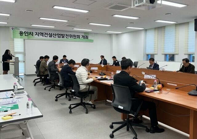 용인특례시는 28일 시청 제1별관 회의실에서 지역건설산업발전위원회를 열었다.