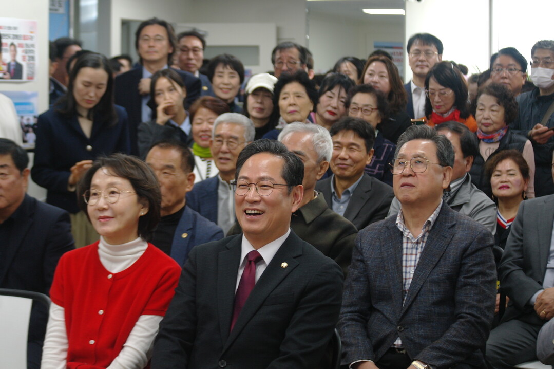 주민과 마주하는 300번의 만남이 오늘 주민 500여 명이 참석해 변화한 남구를&nbsp; 만들고 지역 발전의 원동력이 됐다.