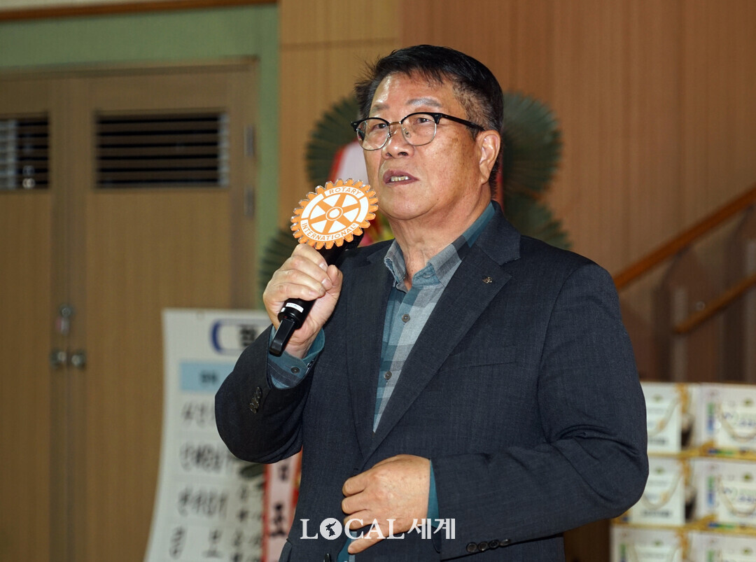 조웅희 군의장이 제15회 화천군 다문화가정 한마음 대회 개회식에서 축사를 하고 있다