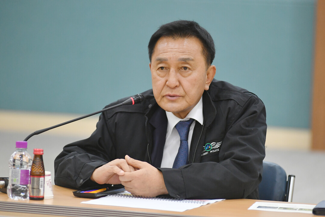 김세훈 군수가 축제 개최를 위해 열린 회의에서 인사말을 하고 있다(화천군청 제공)